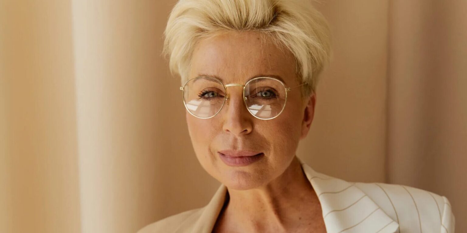 frech gestufter bob mit brille